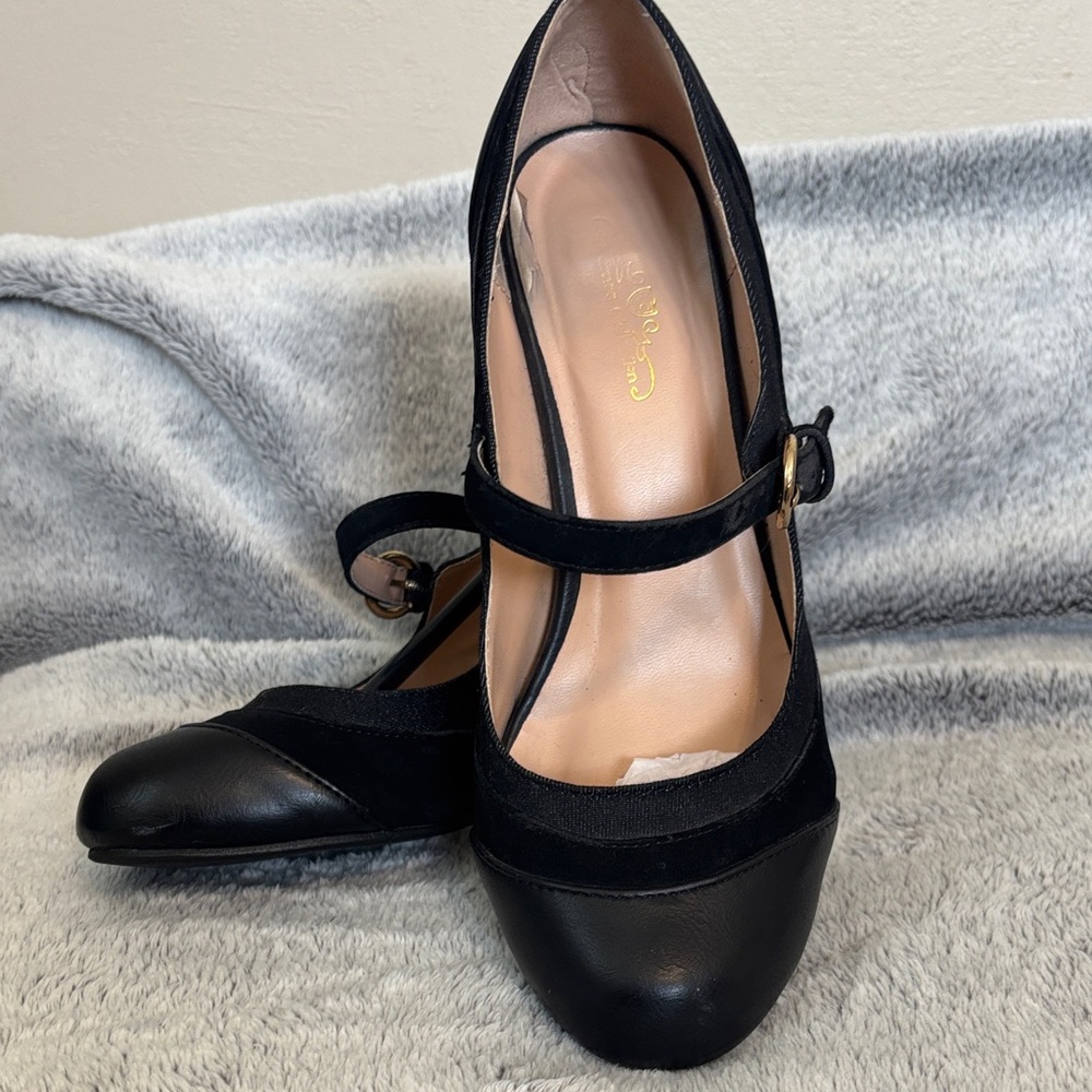 Journee Collection Black Mary Jane Heels with Strap - Picture 3 of 9
